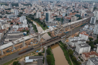 Governo do Paraná licitou obras de R$ 160 milhões com viaduto de 800m e corredor de ônibus ligando Curitiba e Pinhais. Veja o que vai mudar.