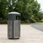 lixeira pública em praça de Curitiba, alvo do projeto de adoção de lixeiras em Curitiba