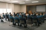 Profissionais de limpeza participam de capacitação da Educação de Curitiba antes da volta às aulas