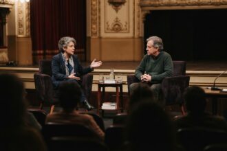 Palco de abertura do Festival da Palavra no Teatro Guaíra, em Curitiba