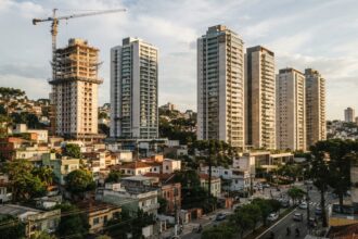 Torres residenciais compactas em Curitiba voltadas ao aluguel por temporada