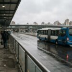 Ônibus em terminal de Curitiba durante reforço de linhas para o vestibular UFPR Curitiba